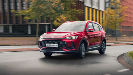 MG HS petrol parked car image